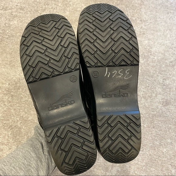 Dansko Professional Black Tooled Clogs Size 39 Design Leather Shoes - Picture 4 of 9